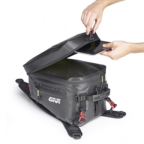 GIVI GRT715 Borsa da serbatoio waterproof nera 20 Litri con interno di colore giallo