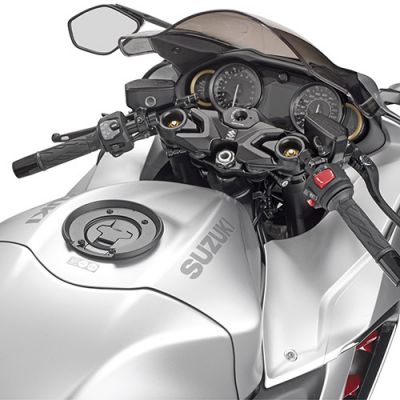 GIVI BF67 Flangia per l’utilizzo di borse da serbatoio TANKLOCK - TanklockED per SUZUKI HAYABUSA GSX 1300 R 2021 / 2023